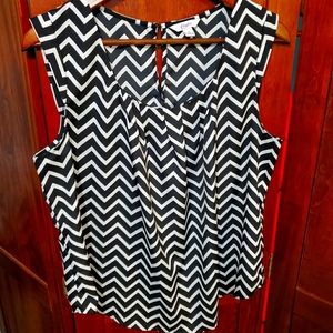 Candie's sleeveless black and white chevron top